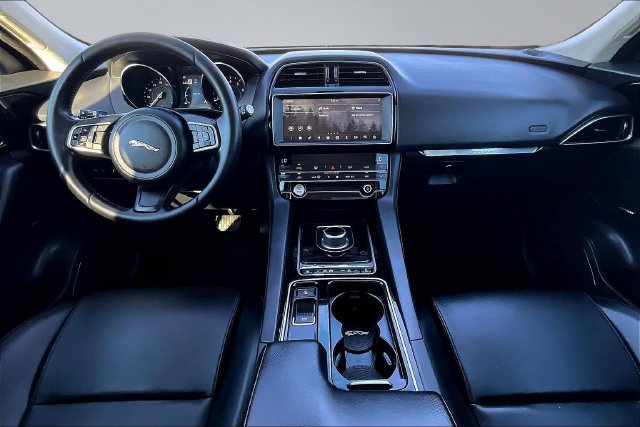 Used 2020 Jaguar F-PACE Premium AWD/4WD image 7