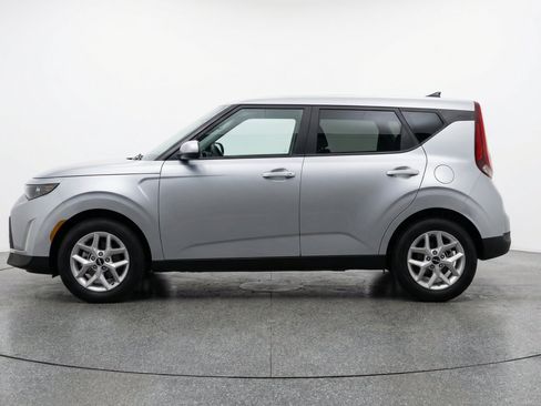 Used 2025 Kia Soul LX w/ LX Technology Package FWD image 5