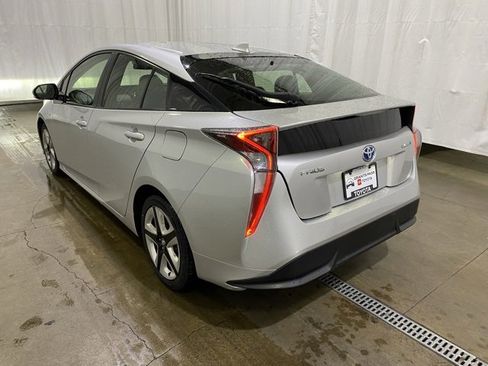 Certified 2016 Toyota Prius Three Touring image 6