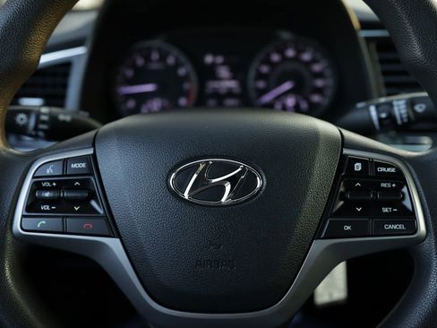 Used 2018 Hyundai Elantra SEL image 11