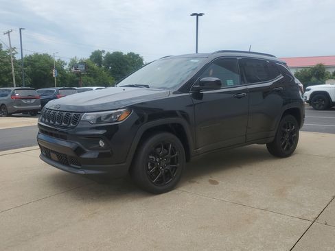 New 2025 Jeep Compass Latitude w/ Sun & Sound Group image 2