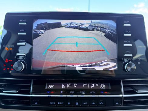 Used 2022 Toyota Sienna XLE AWD/4WD image 16