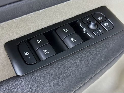 New 2026 Volvo XC40 B5 Plus w/ Climate Package image 18