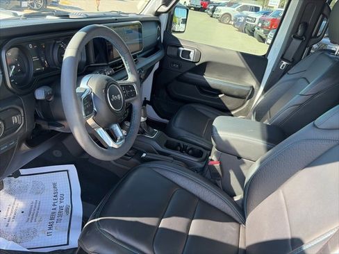 Used 2024 Jeep Wrangler High Altitude image 16