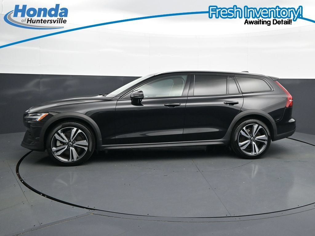 Used 2025 Volvo V60 B5 Cross Country Plus AWD/4WD image 6