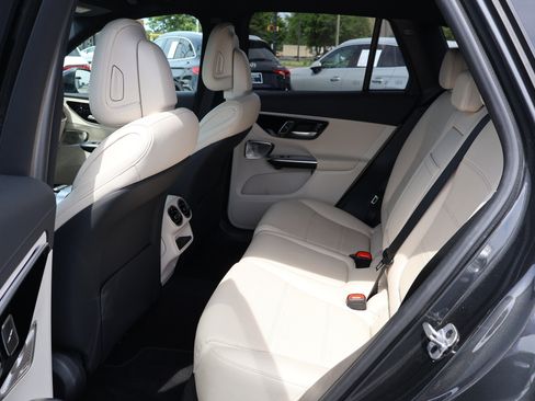 Used 2024 Mercedes-Benz GLC 300 4MATIC image 13