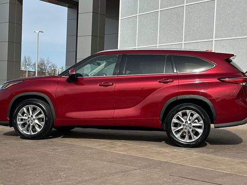 Used 2023 Toyota Highlander Limited image 7