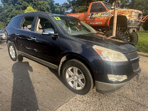 Used 2012 Chevrolet Traverse LT FWD image 2