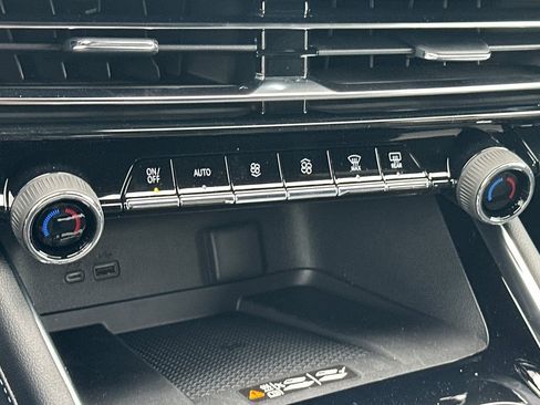 New 2025 Chevrolet Traverse LT w/ Enhanced Driving Package image 25