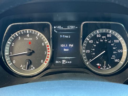 Used 2018 Nissan Titan SV w/ SV Convenience Package RWD image 26