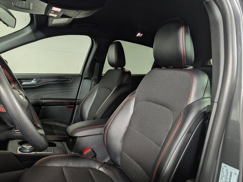 Certified 2025 Ford Escape ST-Line FWD image 23