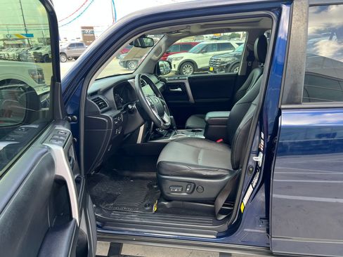 Used 2022 Toyota 4Runner SR5 Premium w/ Moonroof Package AWD/4WD image 10