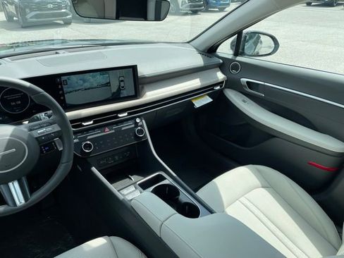 New 2025 Hyundai Sonata Limited image 22