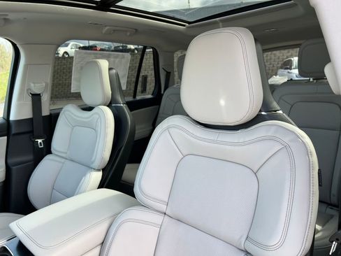 New 2026 Lincoln Aviator Reserve AWD/4WD image 12