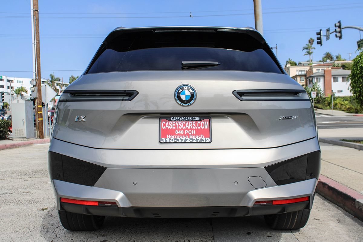 Used 2024 BMW iX xDrive50 w/ Sport Package AWD/4WD image 5