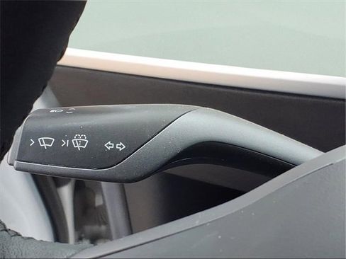 Used 2021 Tesla Model 3 Standard Range Plus image 9