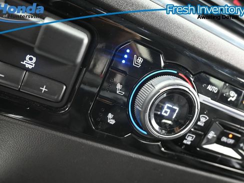 Used 2023 Chevrolet Silverado 1500 LTZ w/ LTZ Convenience Package II AWD/4WD image 15