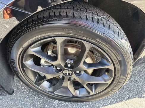 Used 2025 Chrysler Pacifica Limited FWD image 10