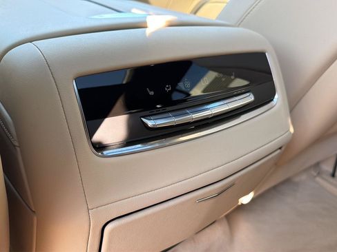 Used 2024 Cadillac Escalade ESV Premium Luxury AWD/4WD image 12