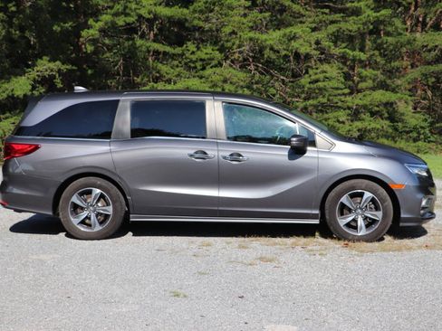 Used 2018 Honda Odyssey Touring image 2