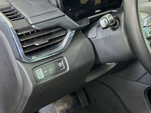 Used 2025 GMC Acadia Elevation image 17