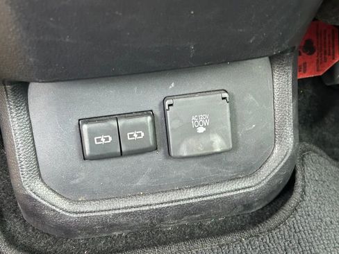 Used 2024 Toyota Highlander Platinum image 25