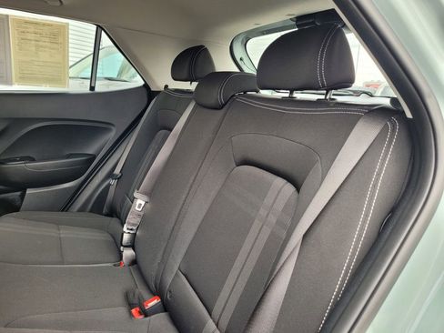Used 2025 Hyundai Venue SEL FWD image 13