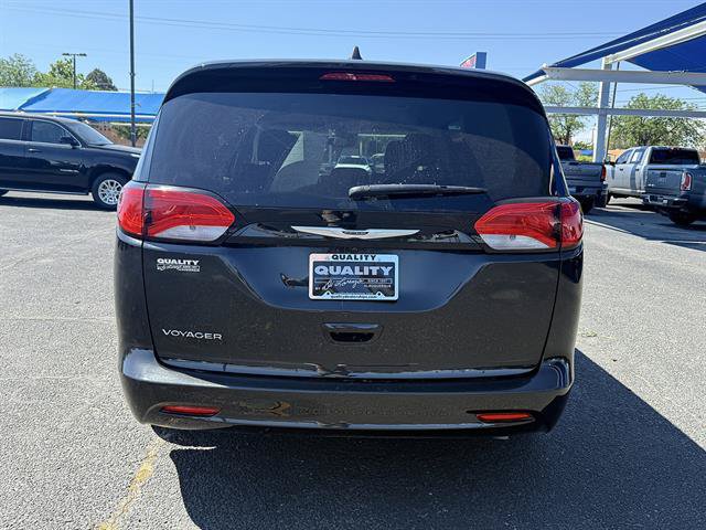 Used 2023 Chrysler Voyager LX FWD image 6