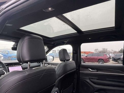 New 2025 Jeep Grand Cherokee L Limited w/ Black Appearance Package image 9