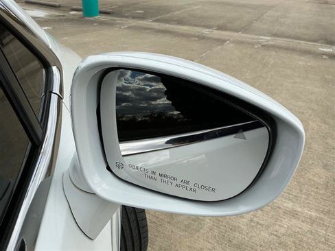 Used 2017 Chrysler Pacifica Touring-L w/ Tire & Wheel Group image 18