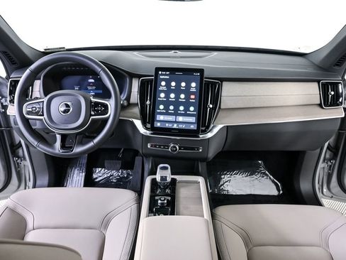 Used 2025 Volvo XC90 B5 Plus image 18