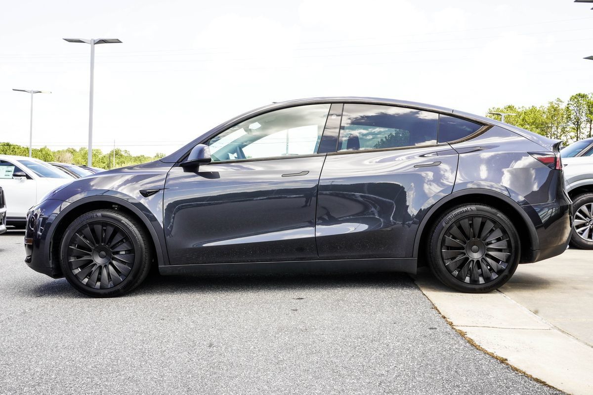 Used 2024 Tesla Model Y Long Range AWD/4WD image 9