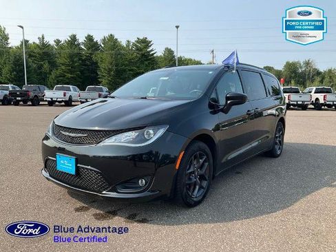 Used 2020 Chrysler Pacifica Touring-L FWD image 29