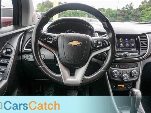 Used 2020 Chevrolet Trax LT w/ LT Convenience Package FWD image 20