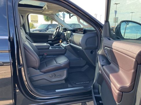 New 2025 Ford Expedition Max Platinum w/ Platinum Ultimate Package AWD/4WD image 11