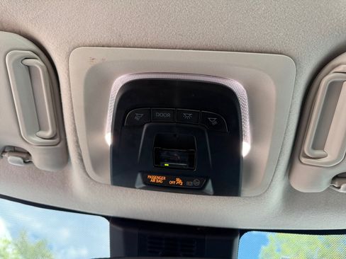 Used 2025 Toyota Corolla LE FWD image 31