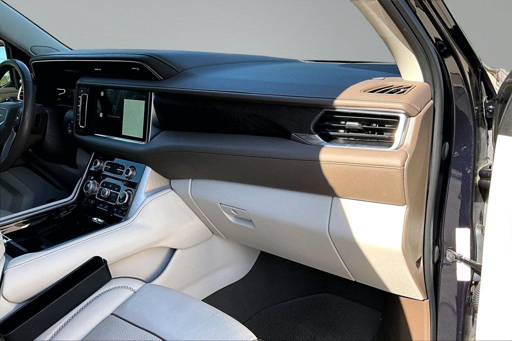 Used 2022 GMC Yukon XL Denali RWD image 17