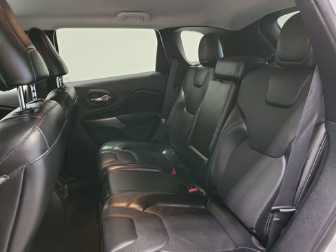 Used 2019 Jeep Cherokee Limited image 27