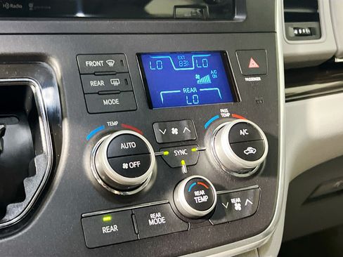 Used 2015 Toyota Sienna XLE w/ XLE Navigation Package FWD image 26
