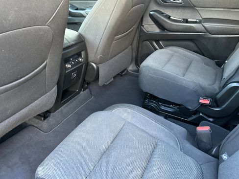 Used 2023 Chevrolet Traverse LT image 15