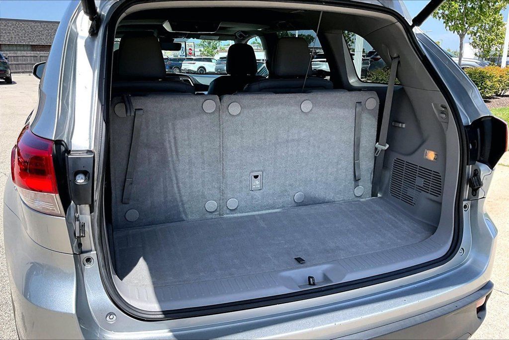 Used 2017 Toyota Highlander XLE AWD/4WD image 34