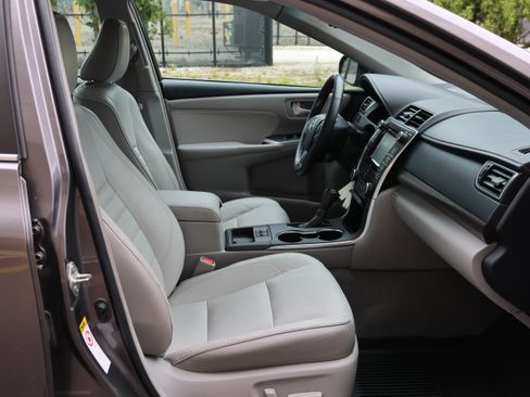 Used 2016 Toyota Camry XLE FWD image 31