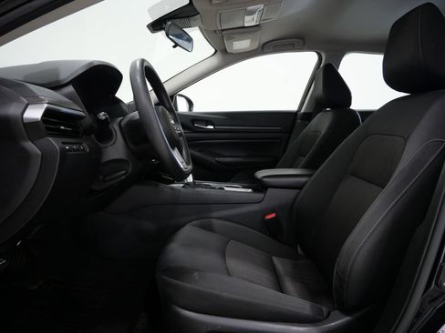 Used 2024 Nissan Altima 2.5 SV FWD image 11