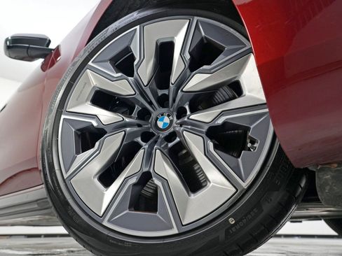 Used 2024 BMW i7 xDrive60 image 71