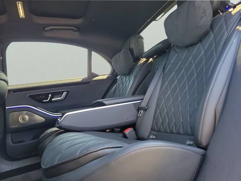 Used 2022 Mercedes-Benz S 580 4MATIC Sedan w/ AMG Line Package image 16