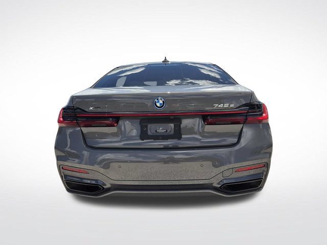 Used 2022 BMW 745e xDrive w/ M Sport Package AWD/4WD image 8