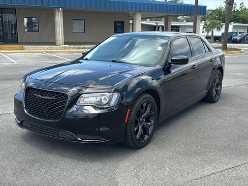 Used 2020 Chrysler 300 Touring w/ Sport Appearance Package RWD image 2