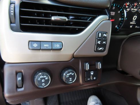 Used 2019 GMC Yukon Denali w/ Denali Ultimate Package AWD/4WD image 34
