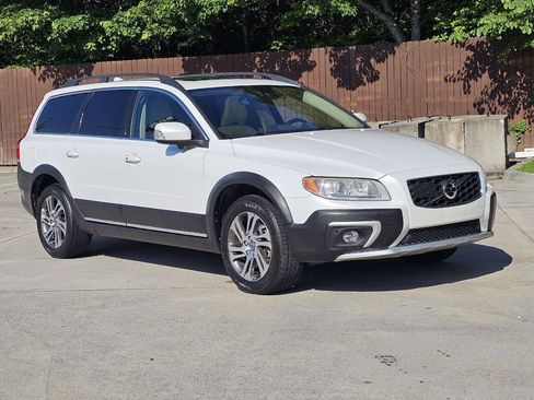 Used 2015 Volvo XC70 T5 Platinum w/ Protection Package FWD image 3