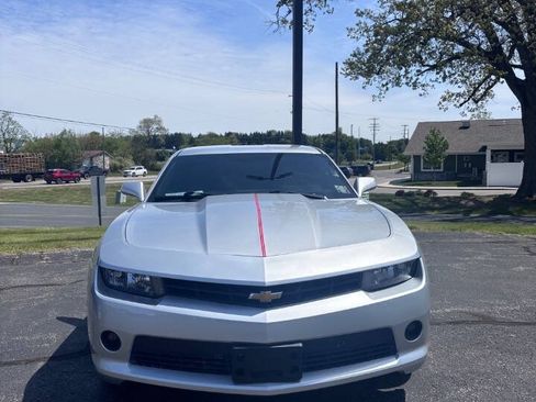 Used 2015 Chevrolet Camaro LT w/ 1LT Preferred Package RWD image 2